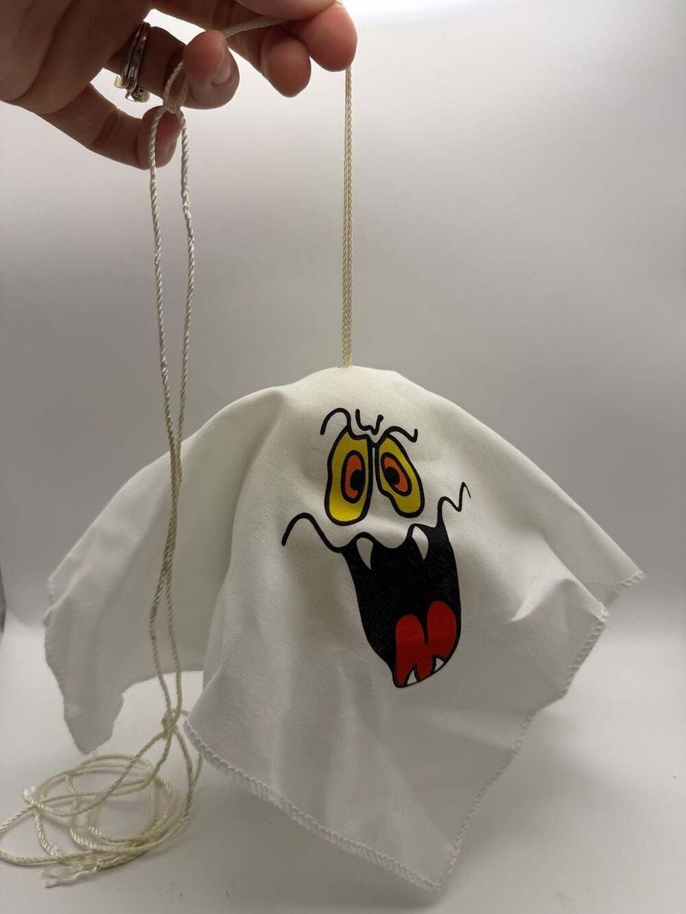 Vintage Russ Sound-Activated Shaking Ghost Halloween Decoration